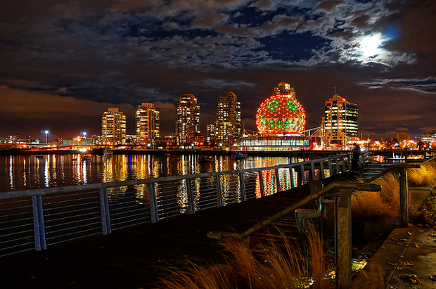 totororo-rorovancouver-science-world-halloween-themesony-alpha-bc-canada-greater-vancouver-mirrorless-nex-nex-6-selp1650-16-50mm-retractable