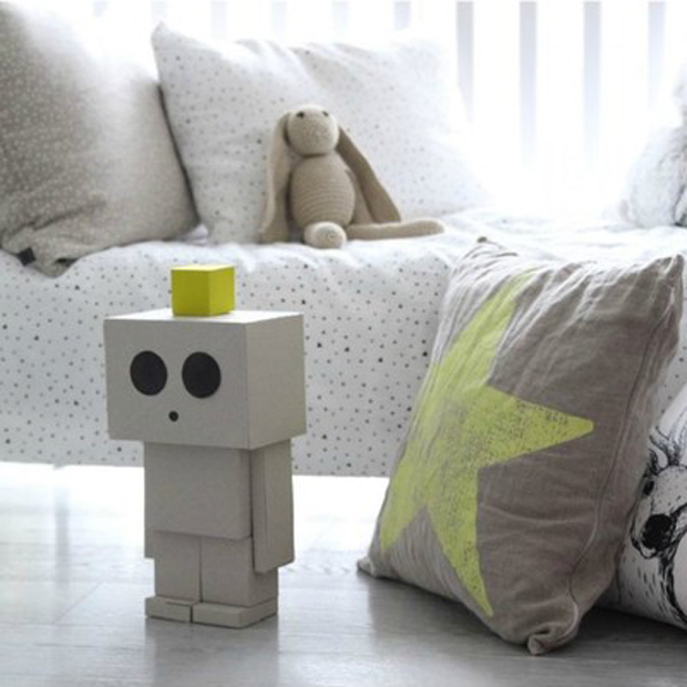 we-love-cardboard-toys-and-this-robot-from-ooh-noo-is-no-exception